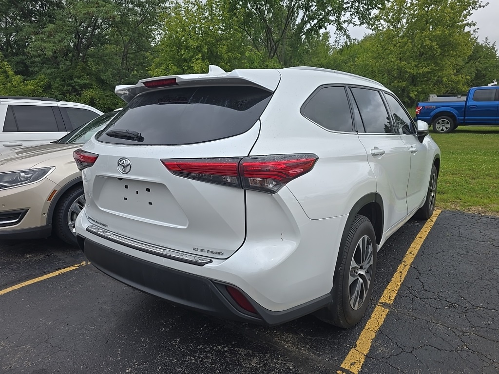 2022 Toyota Highlander XLE photo 7