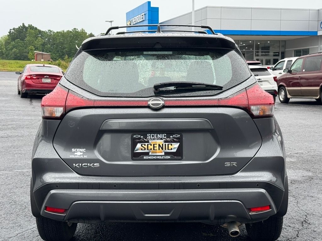 2022 Nissan Kicks SR photo 3