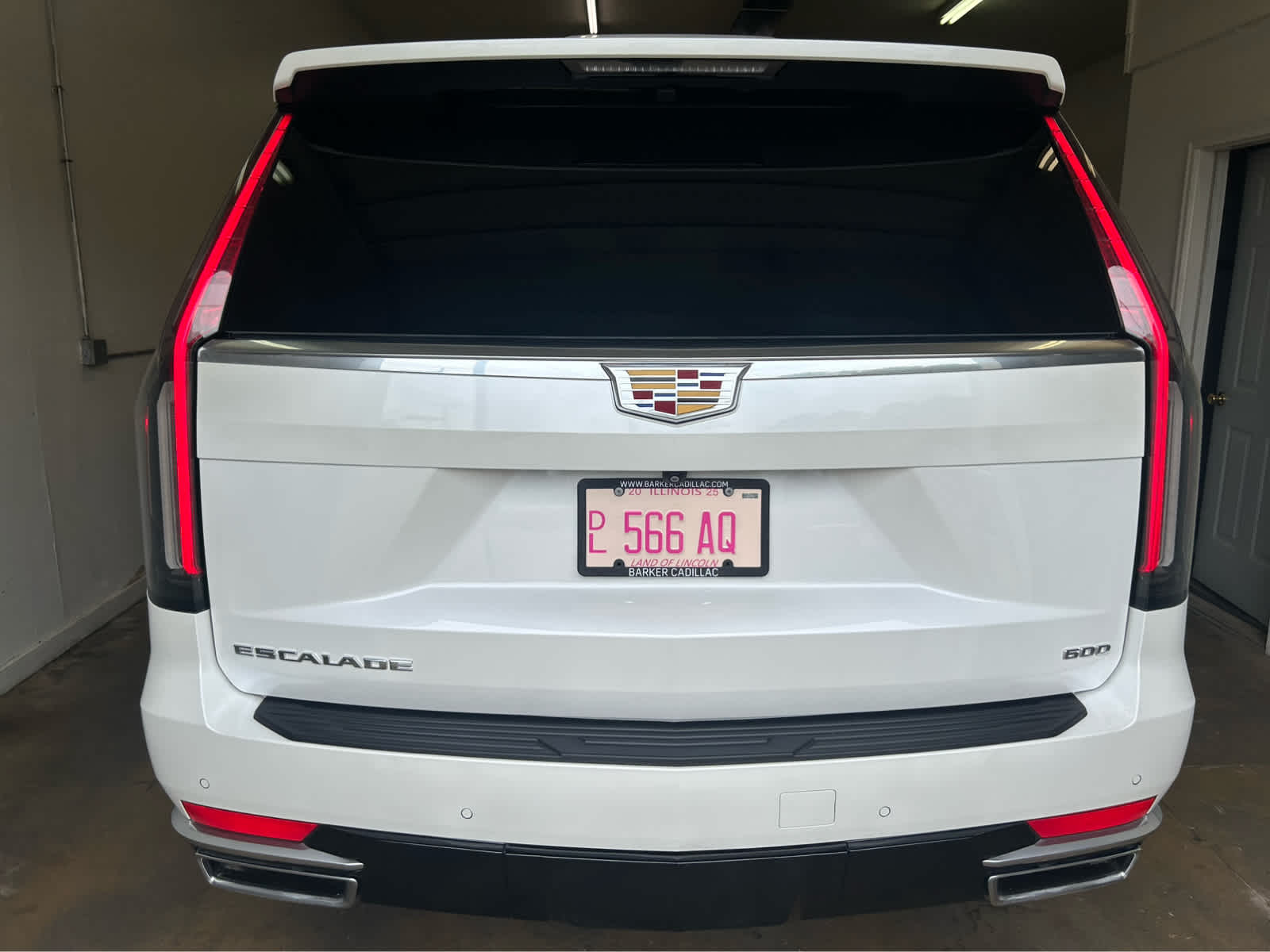 2022 Cadillac Escalade ESV Luxury photo 3