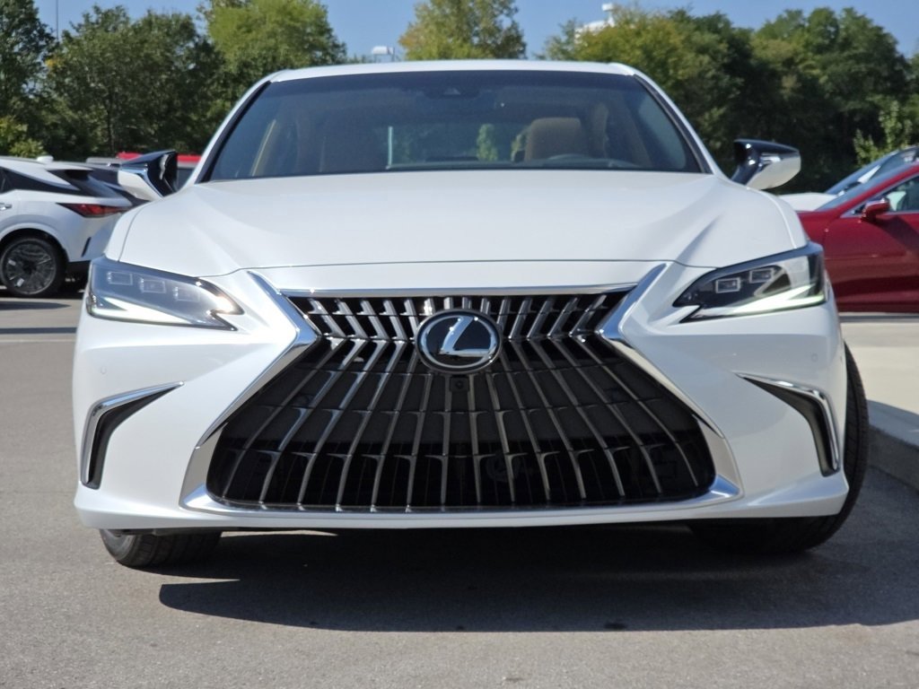 2025 Lexus ES 300h Ultra Luxury photo 3