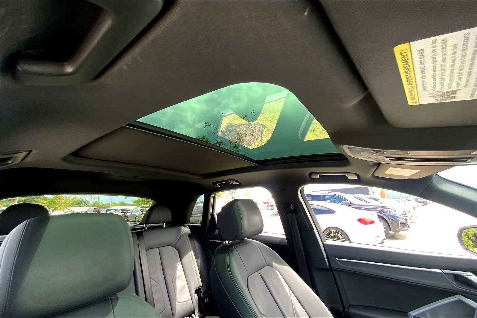2021 Audi Q3 S line Premium photo 13