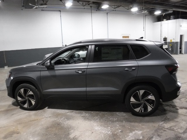 2025 Volkswagen Taos SE photo 7
