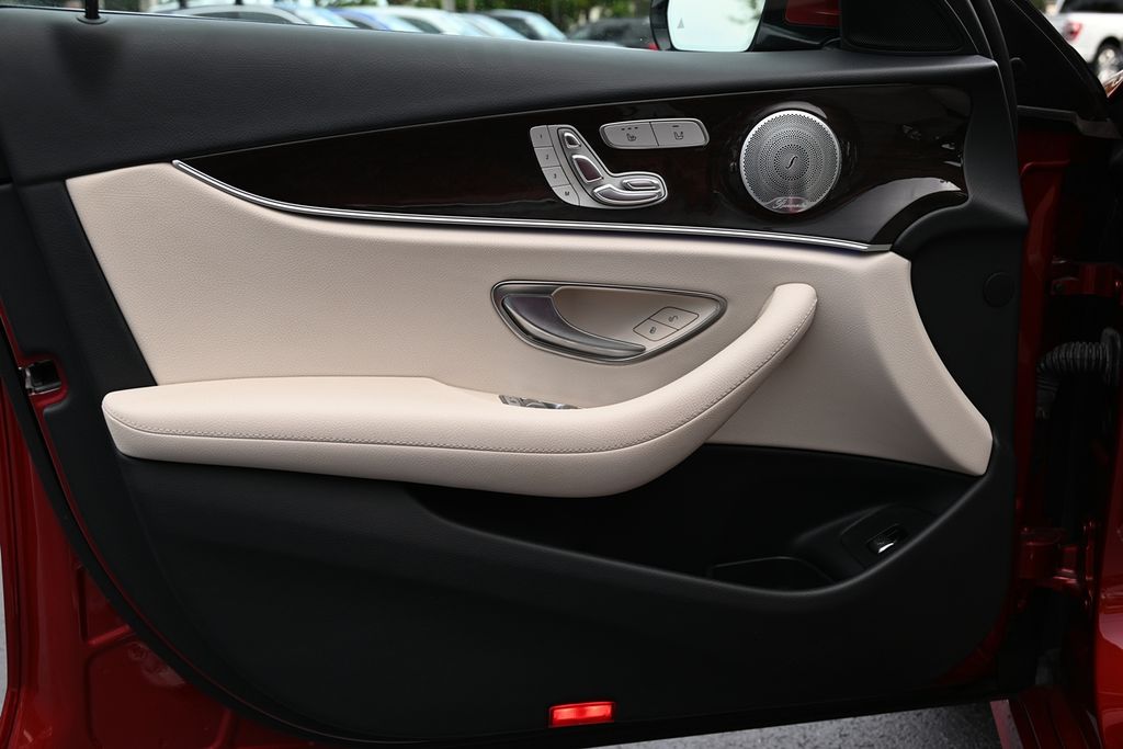 2019 Mercedes Benz E 300 photo 17