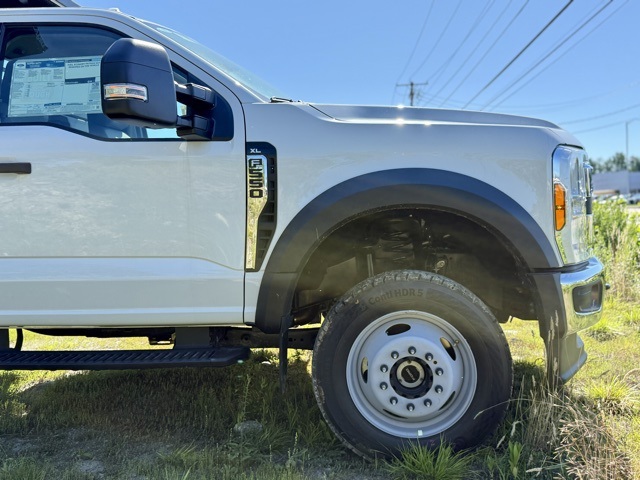 2025 Ford F-550 XL photo 2