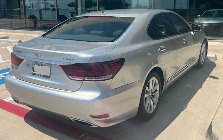 2013 Lexus LS 460 photo 4