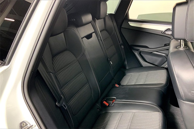 2023 Porsche Macan T photo 23