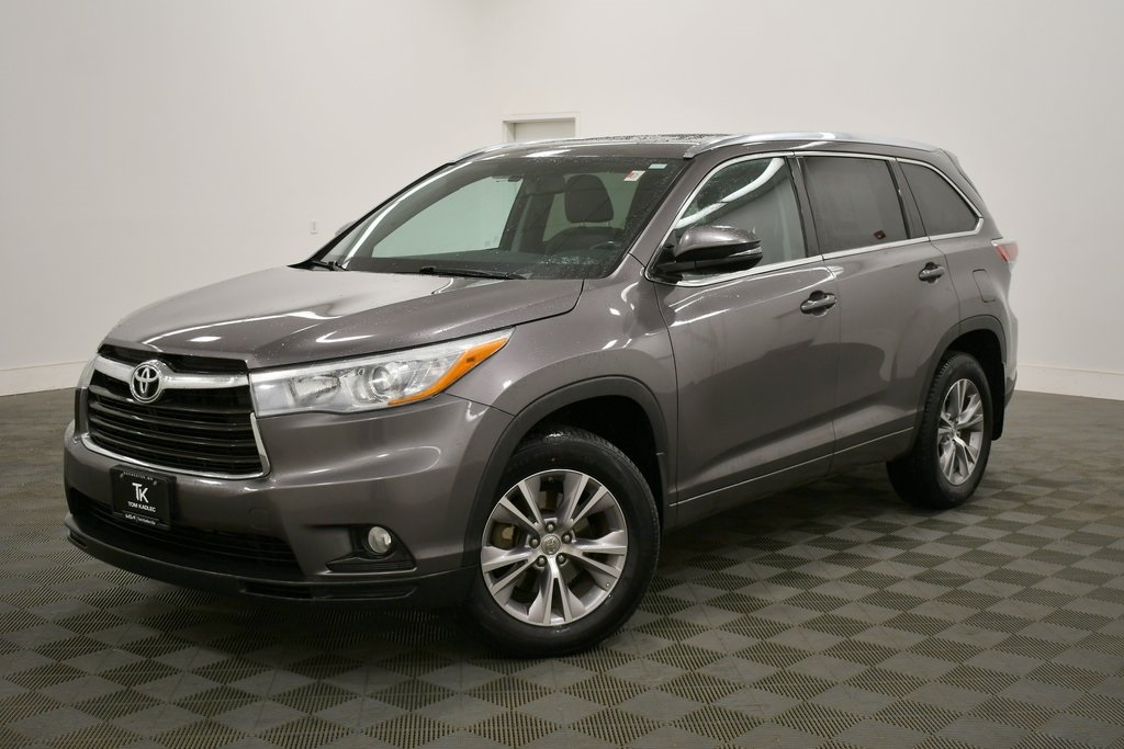 Used 2015 Toyota Highlander XLE with VIN 5TDJKRFH9FS180312 for sale in Rochester, Minnesota