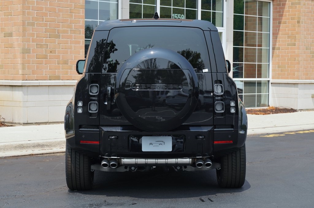 2025 Land Rover Defender 110 V8 photo 4