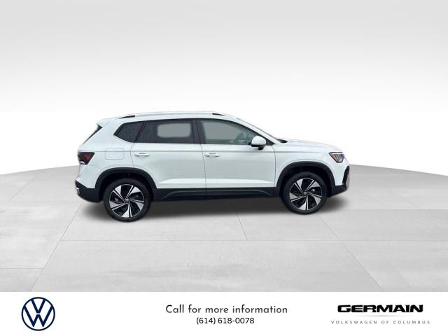 2025 Volkswagen Taos SE photo 4