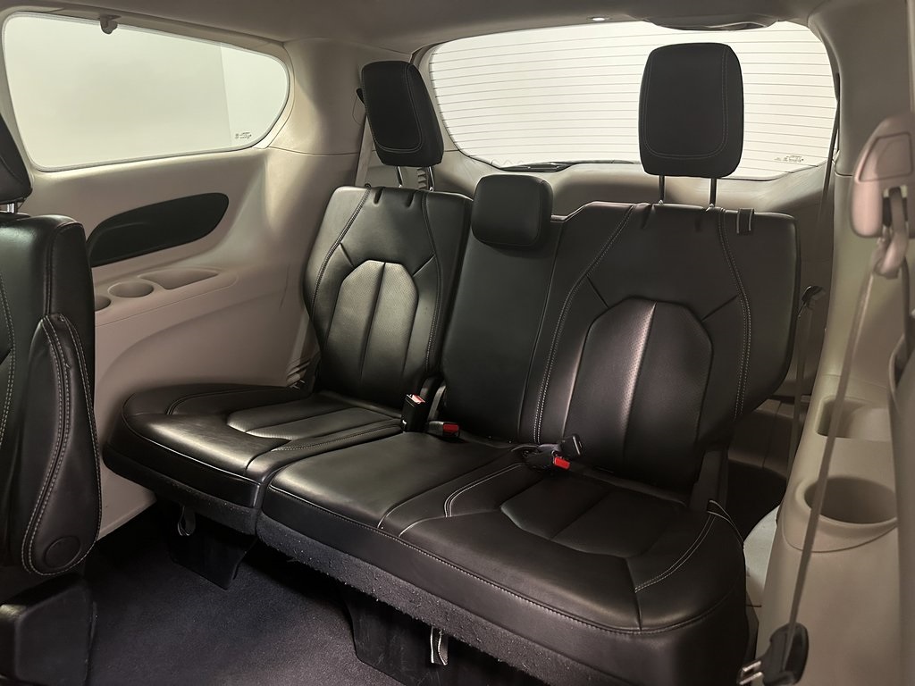 2023 Chrysler Pacifica Touring L photo 11