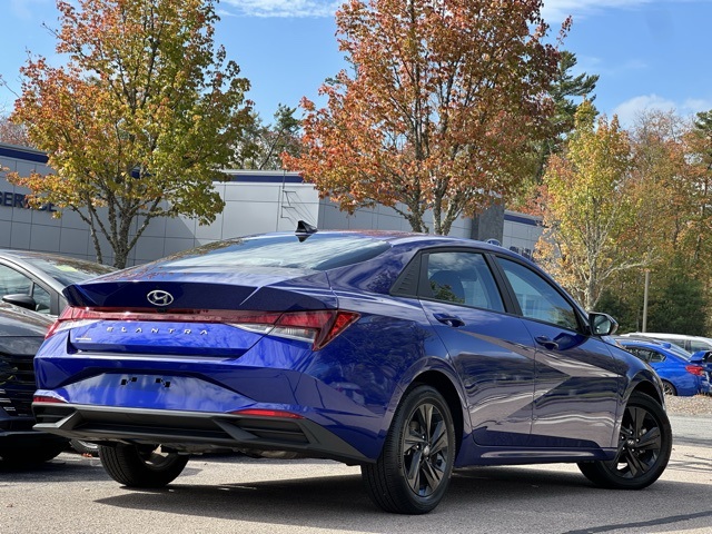 2022 Hyundai Elantra SEL Convenience photo 4