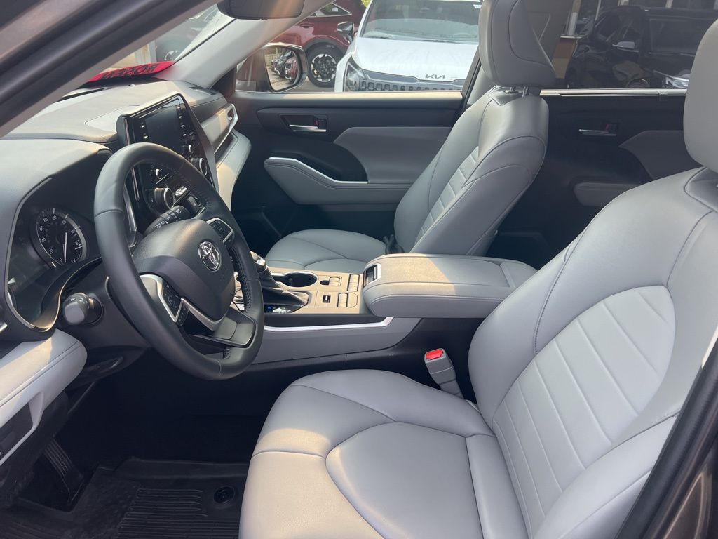 2022 Toyota Highlander XLE photo 4