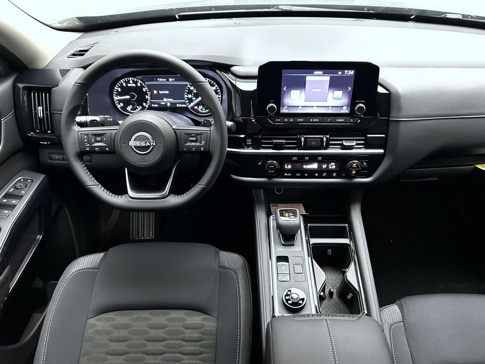 2025 Nissan Pathfinder SV photo 13