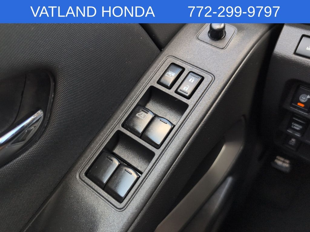 2024 Nissan Frontier SV photo 12