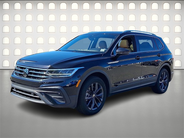 2024 Volkswagen Tiguan SE photo 2
