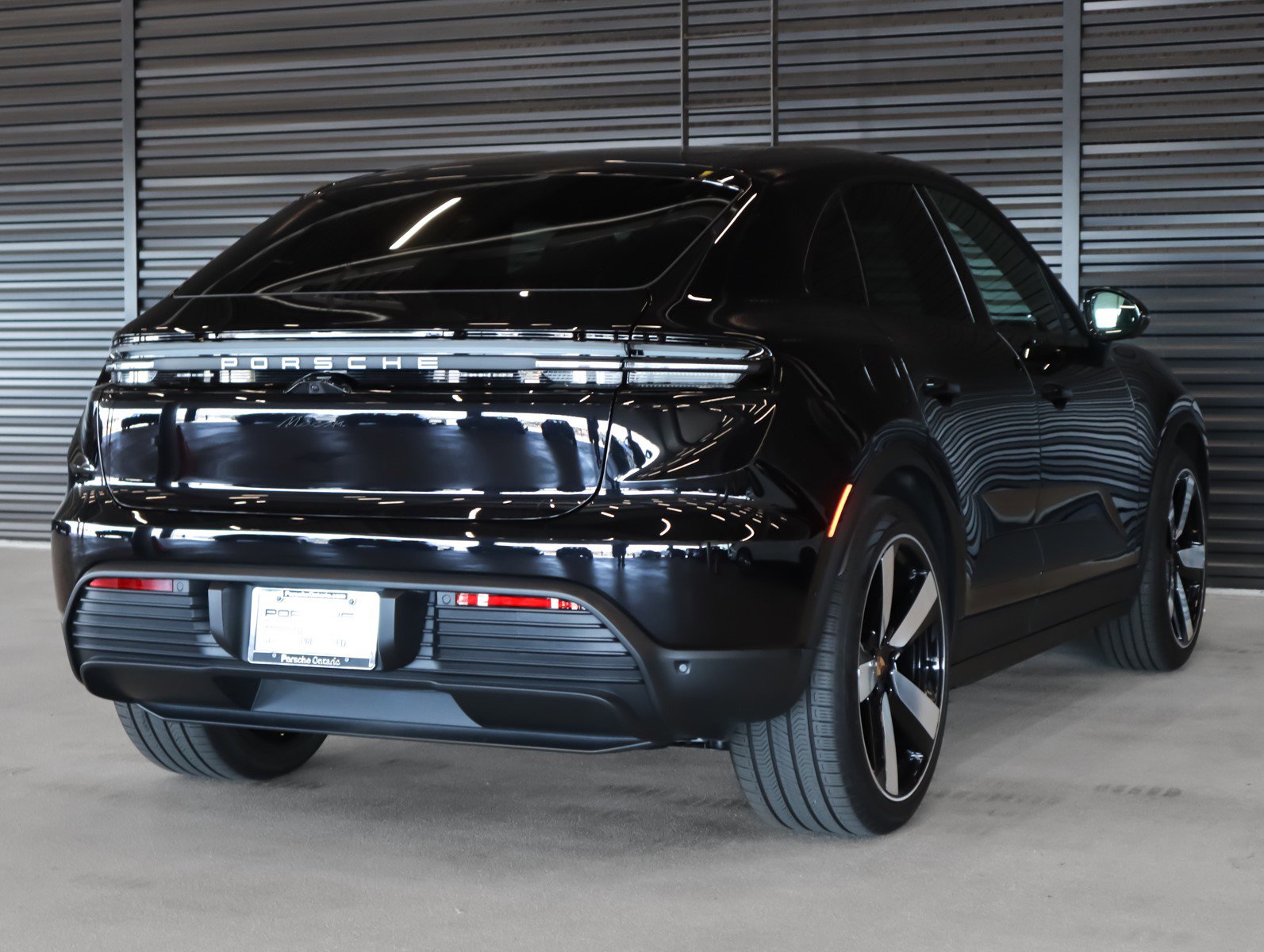 2025 Porsche Macan Electric photo 10