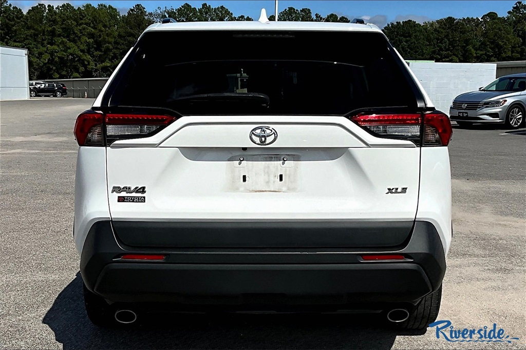 2022 Toyota RAV4 XLE photo 5