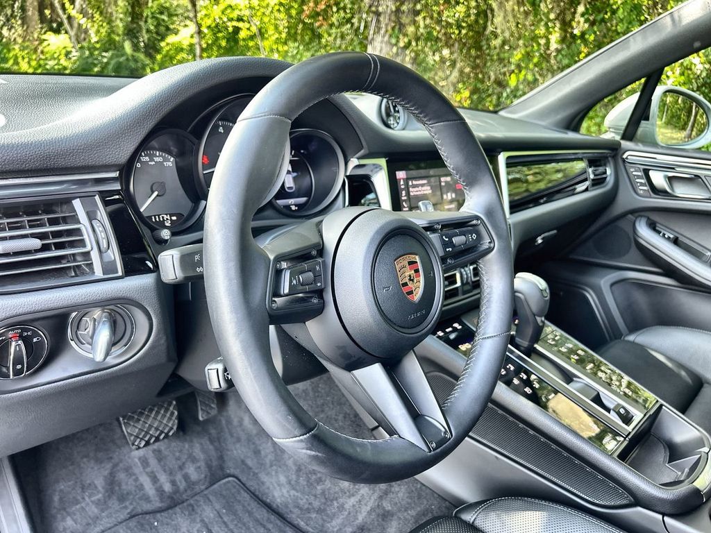 2024 Porsche Macan Base photo 18