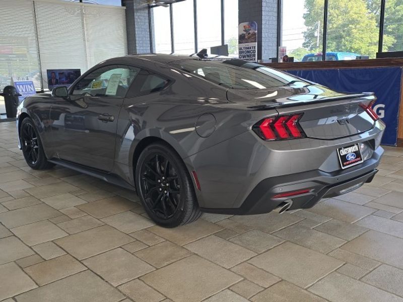2025 Ford Mustang GT Premium photo 5