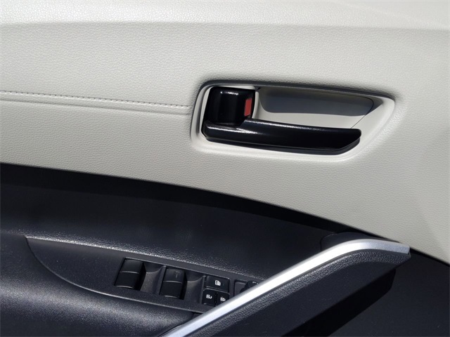 2023 Toyota Corolla Cross LE photo 13