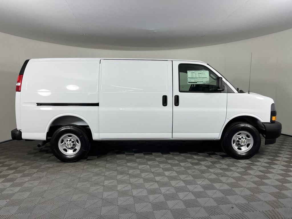 2025 Chevrolet Express Cargo 2500 photo 4