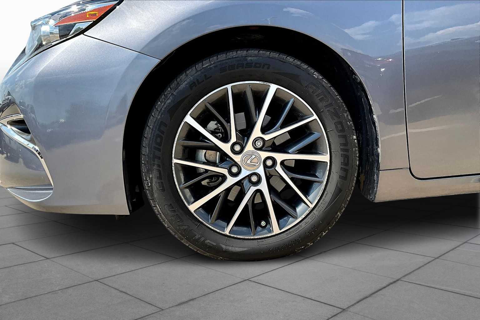 2016 Lexus ES 350 photo 8