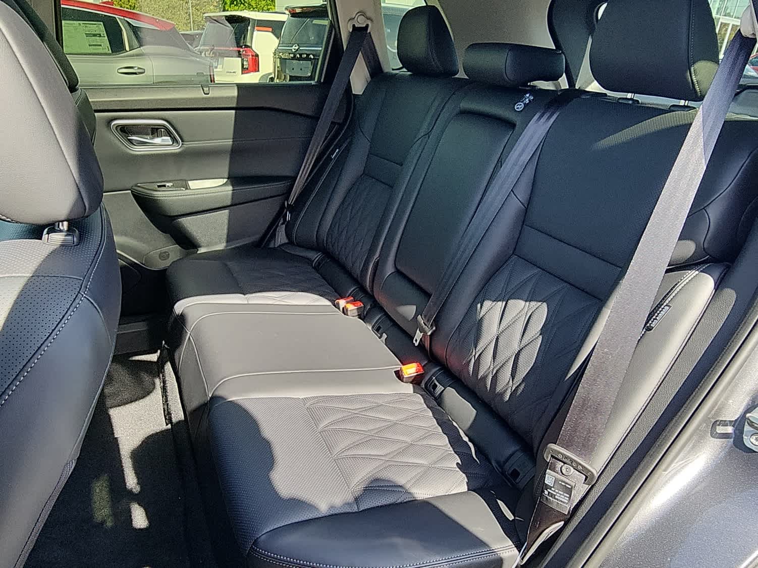 2026 Nissan Rogue Platinum AWD photo 3