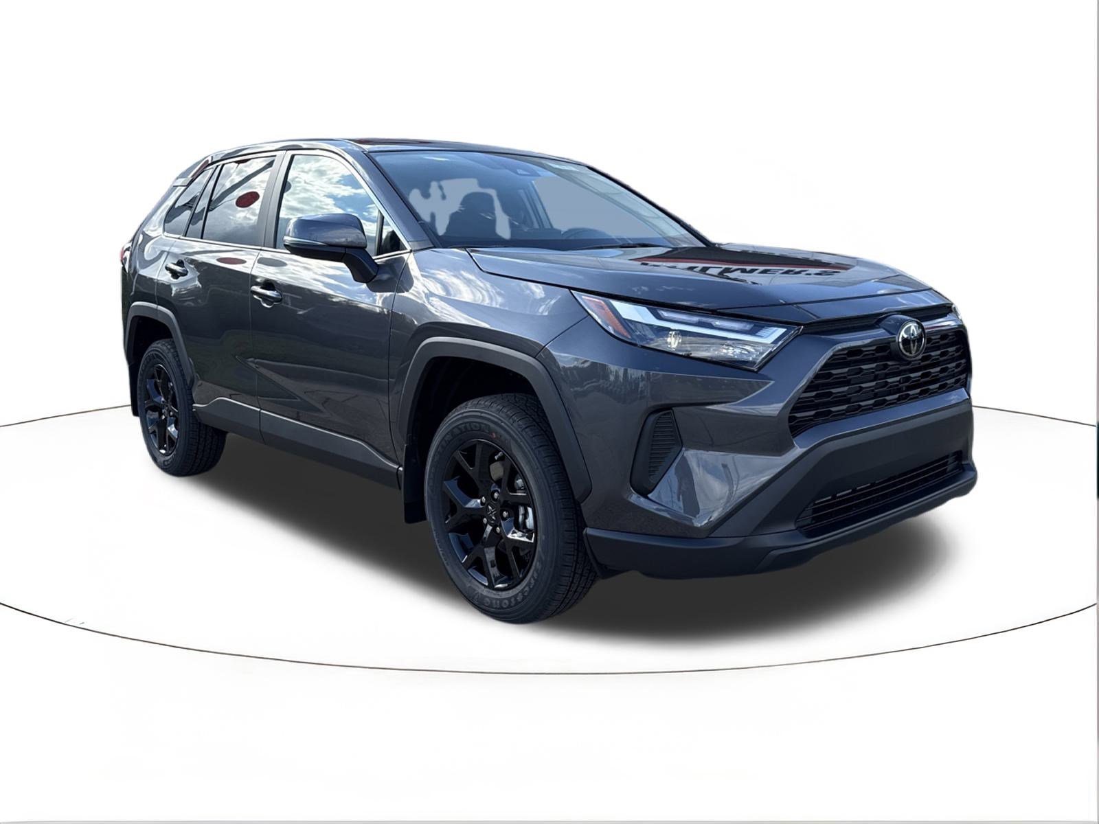2025 Toyota RAV4 LE's photo