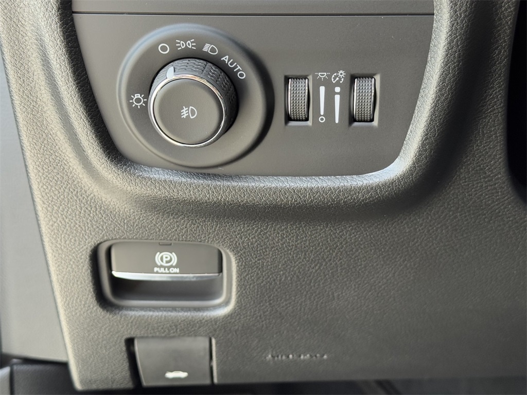 2025 Jeep Grand Cherokee Limited photo 13