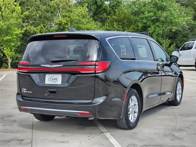 2024 Chrysler Pacifica Touring L photo 5