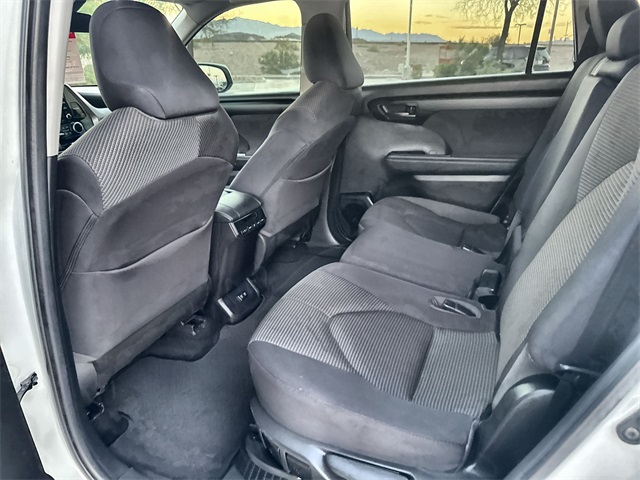 2021 Toyota Highlander Hybrid LE photo 27