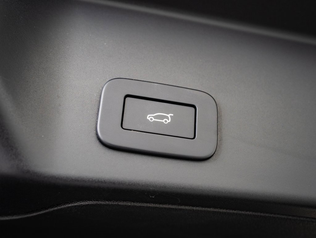 2023 Land Rover Range Rover Evoque R-Dynamic S photo 17