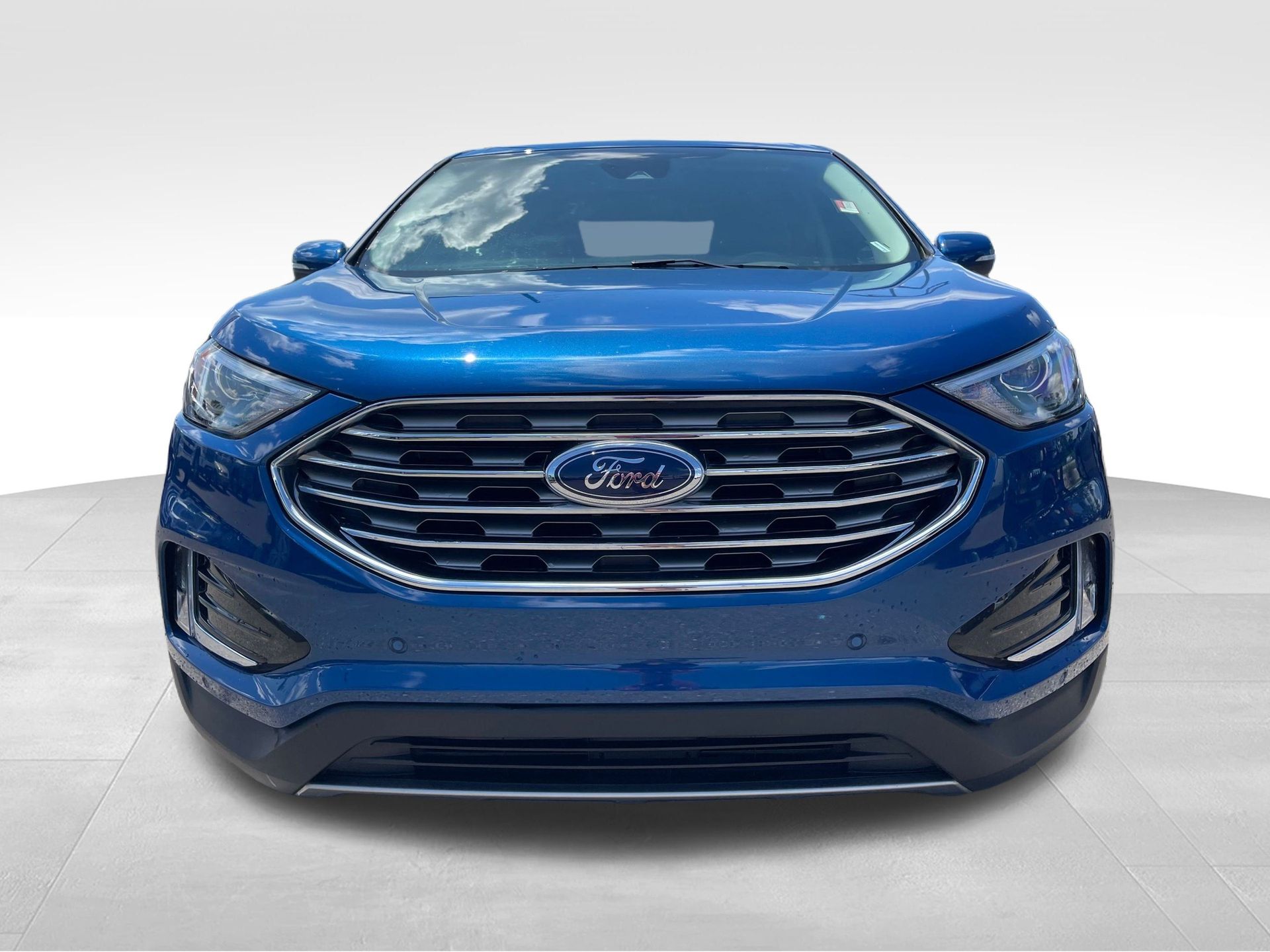 2024 Ford Edge Titanium photo 2