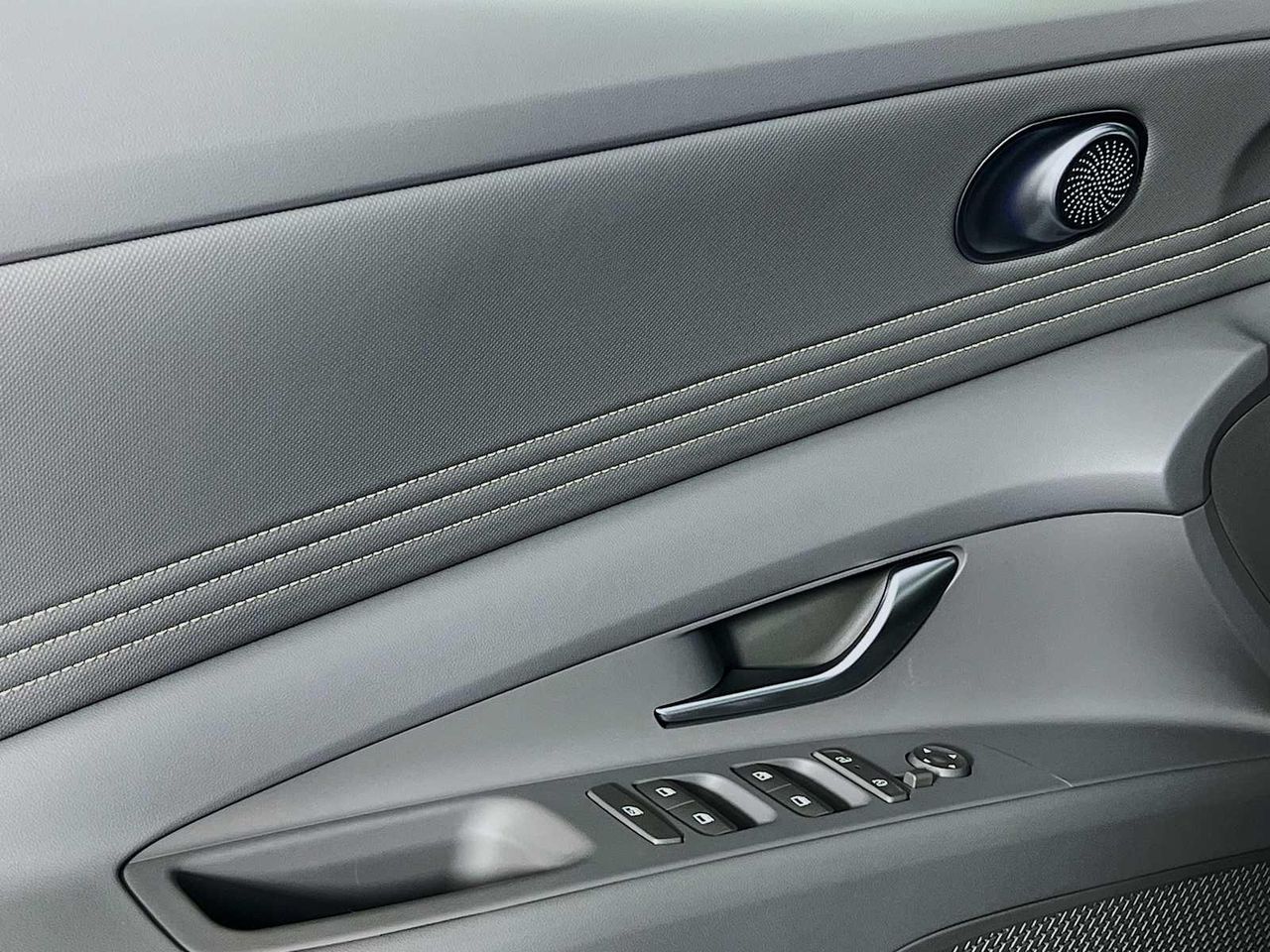 2025 Hyundai Elantra SEL Sport photo 15