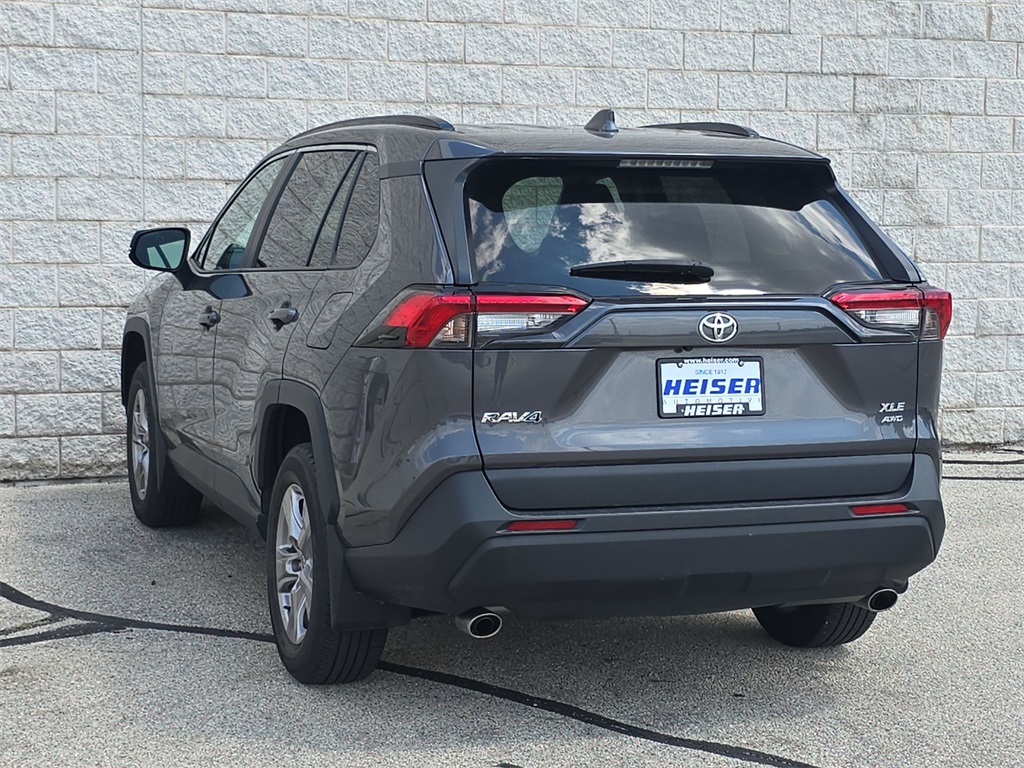 2022 Toyota RAV4 XLE photo 11