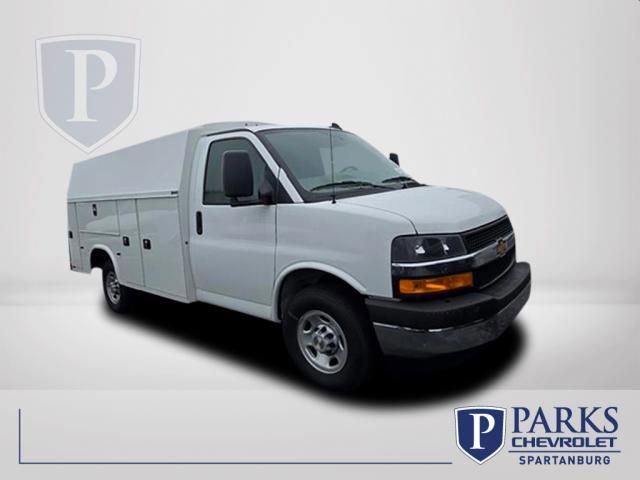 2025 Chevrolet Express Base's photo