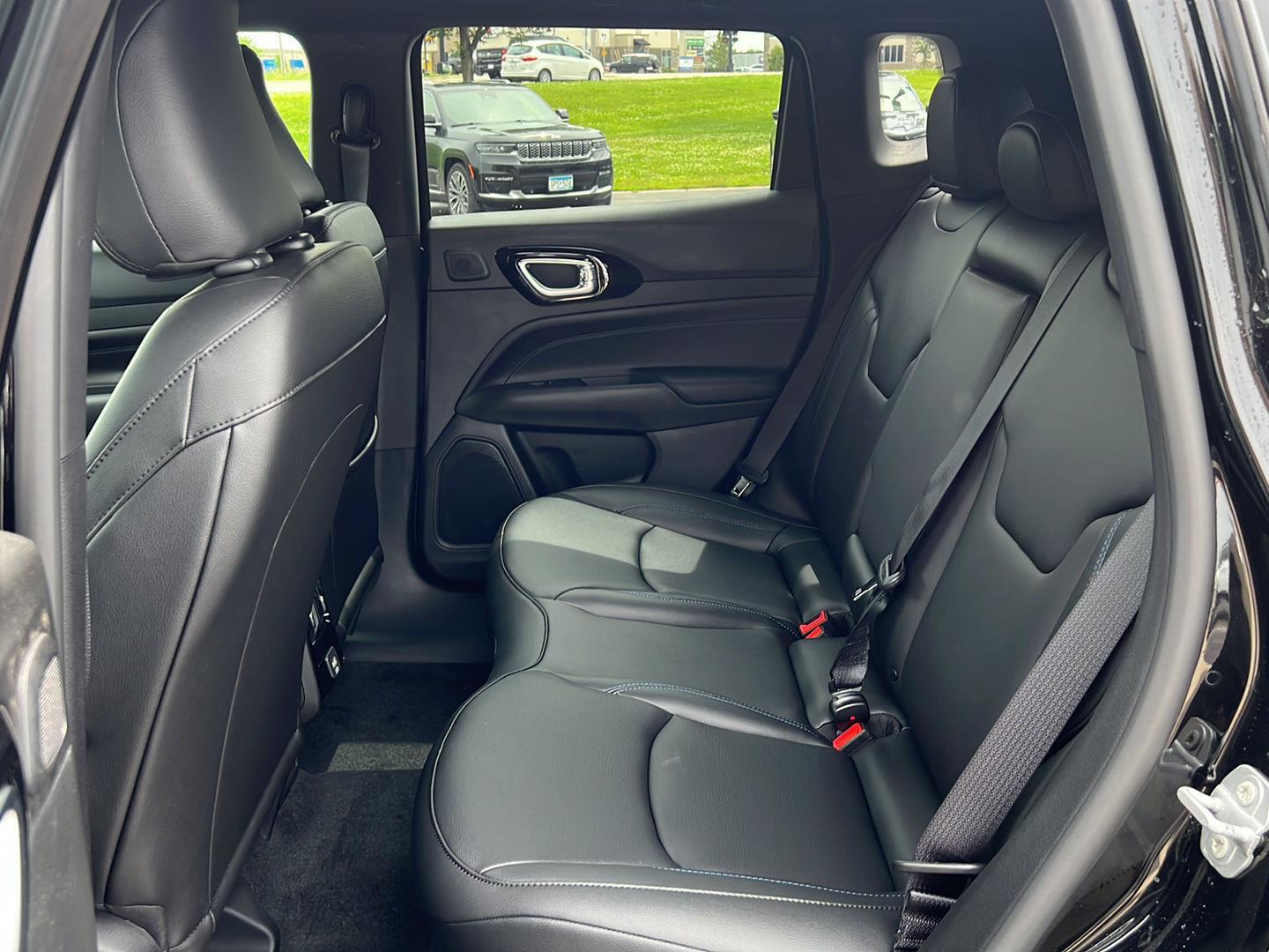 2025 Jeep Compass Limited photo 17