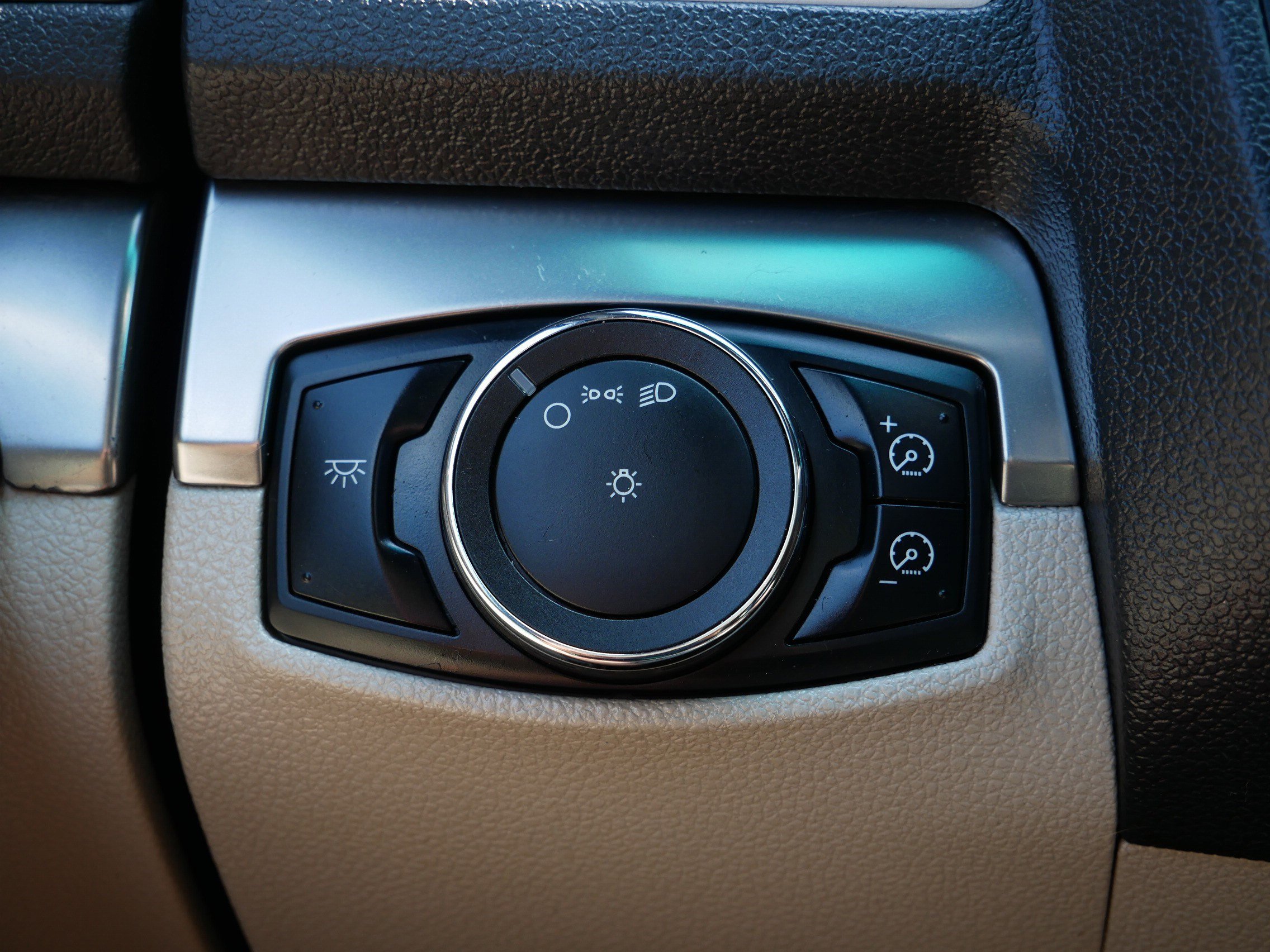 2012 Ford Explorer Base photo 25