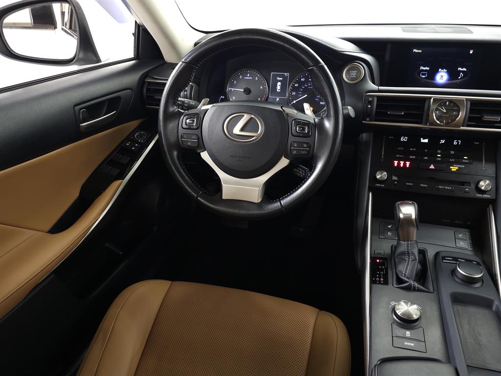 2017 Lexus IS 300 photo 14