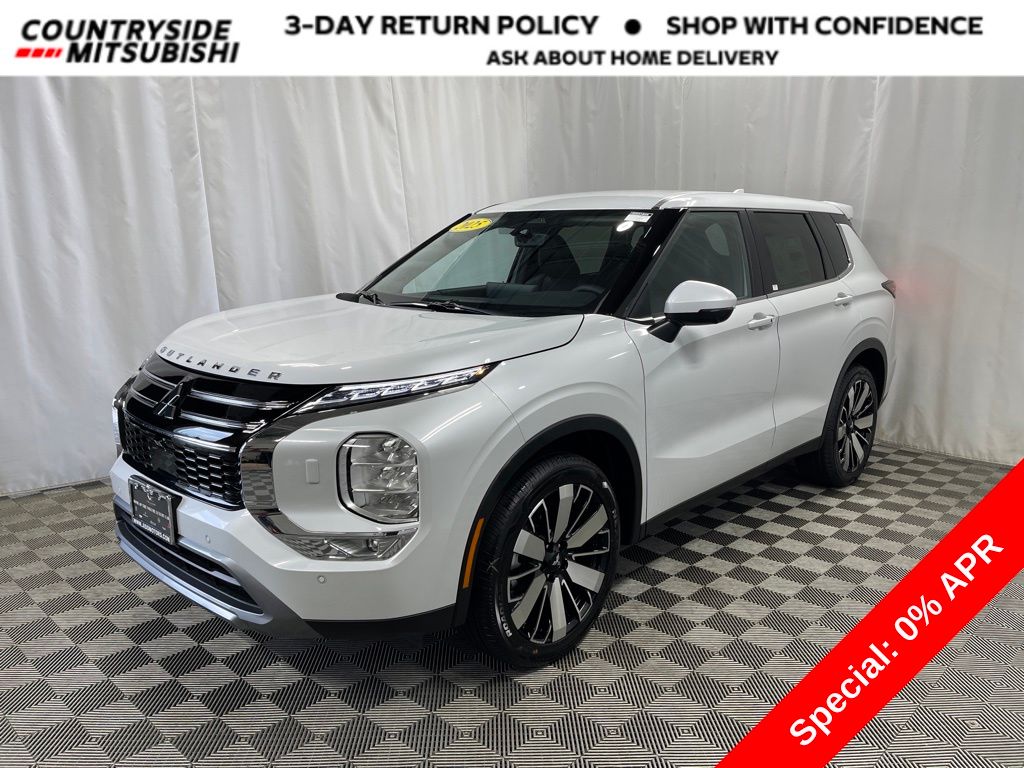 2025 Mitsubishi Outlander SE's photo