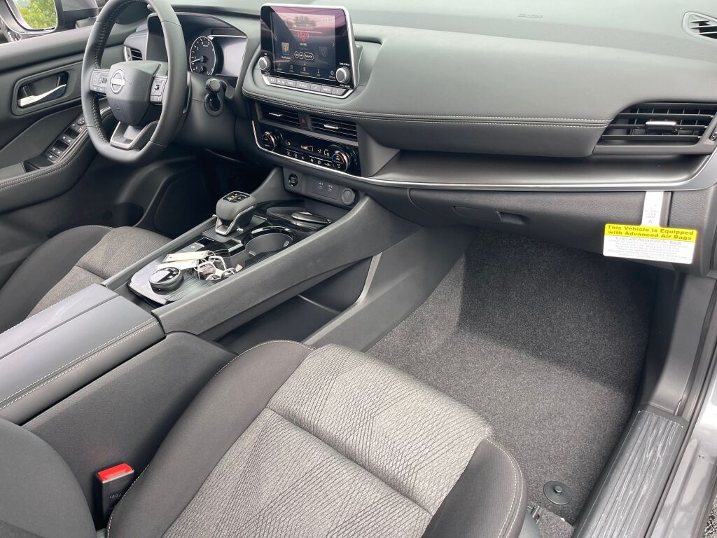 2026 Nissan Rogue SV photo 15