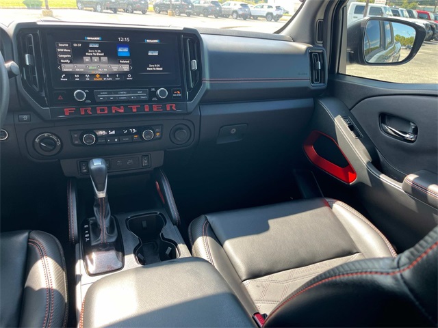 2025 Nissan Frontier PRO-4X photo 3
