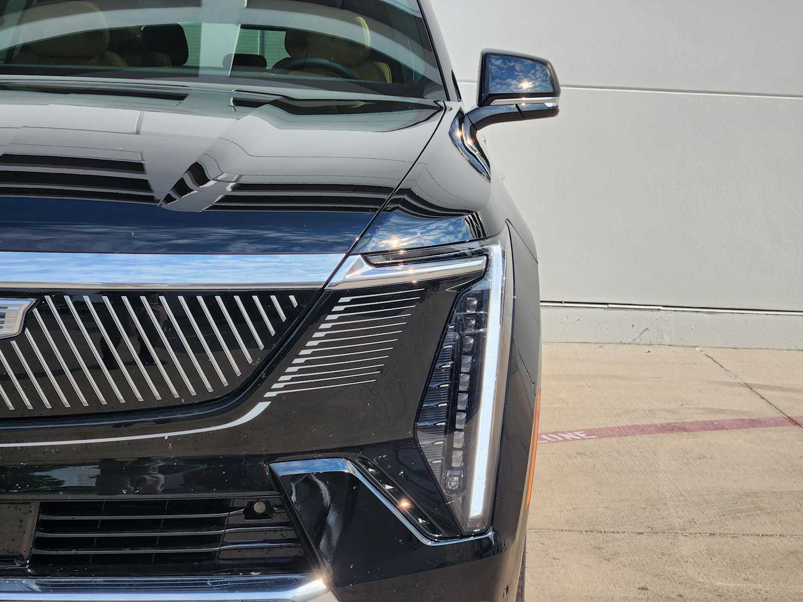 2025 Cadillac Escalade IQ Luxury photo 4