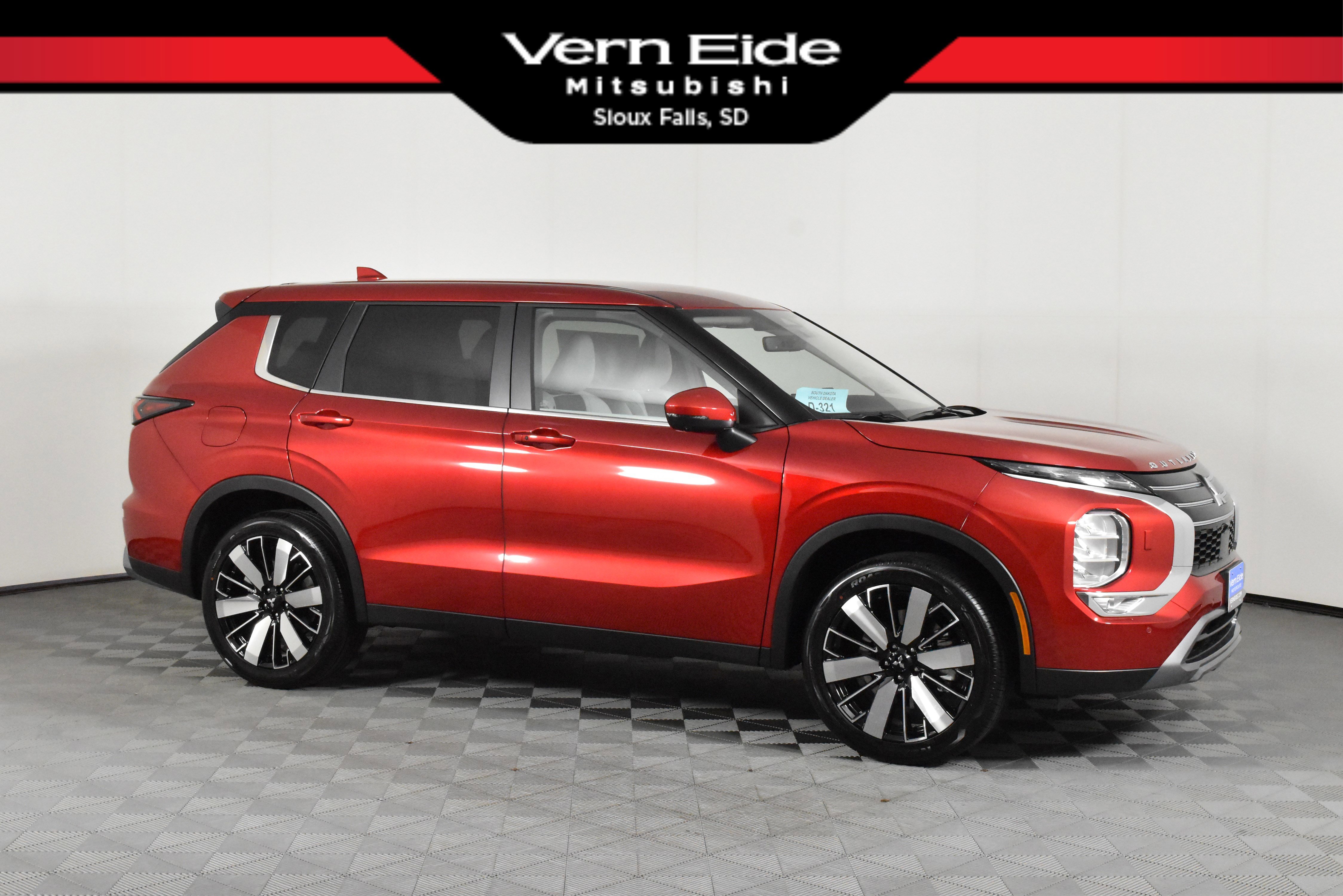 2025 Mitsubishi Outlander SE's photo