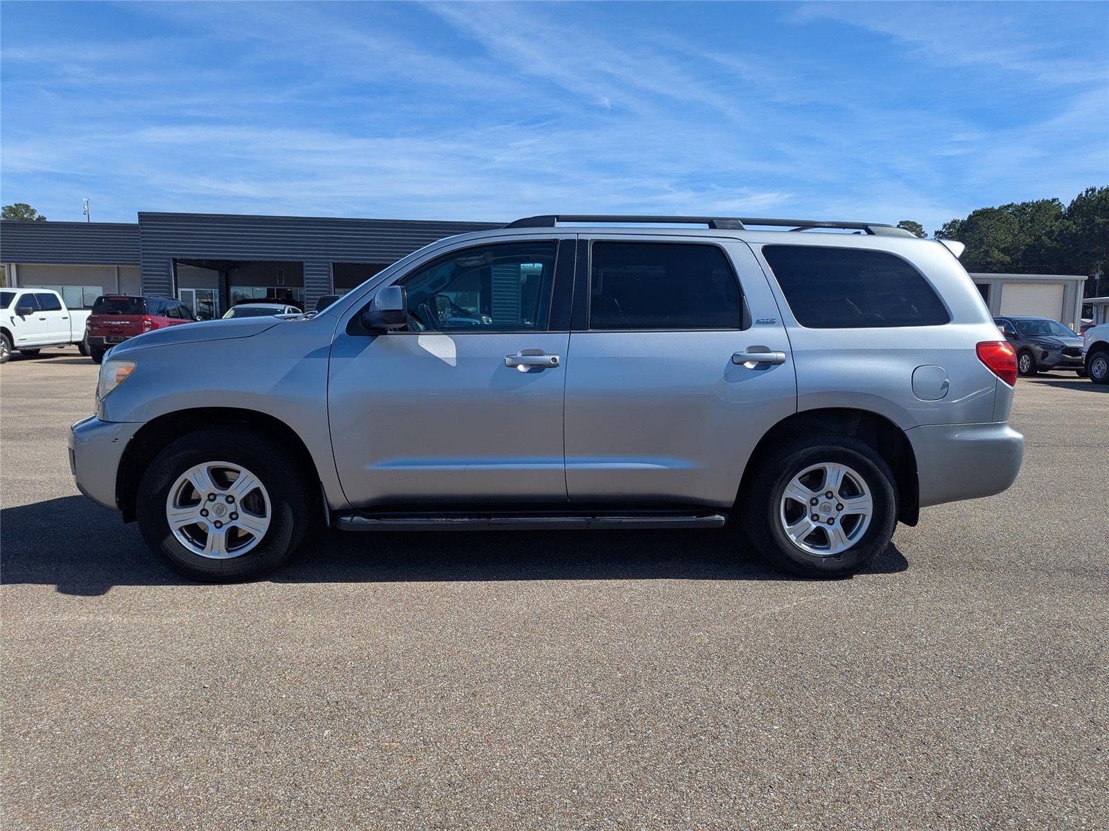 2013 Toyota Sequoia SR5 photo 2