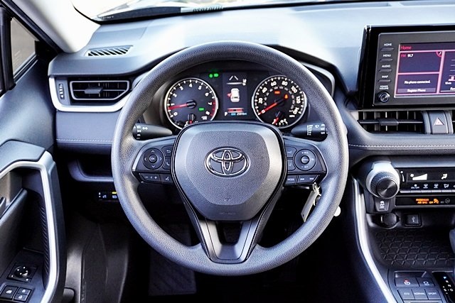 2022 Toyota RAV4 LE photo 19
