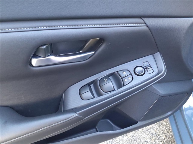 2025 Nissan Sentra SV photo 13