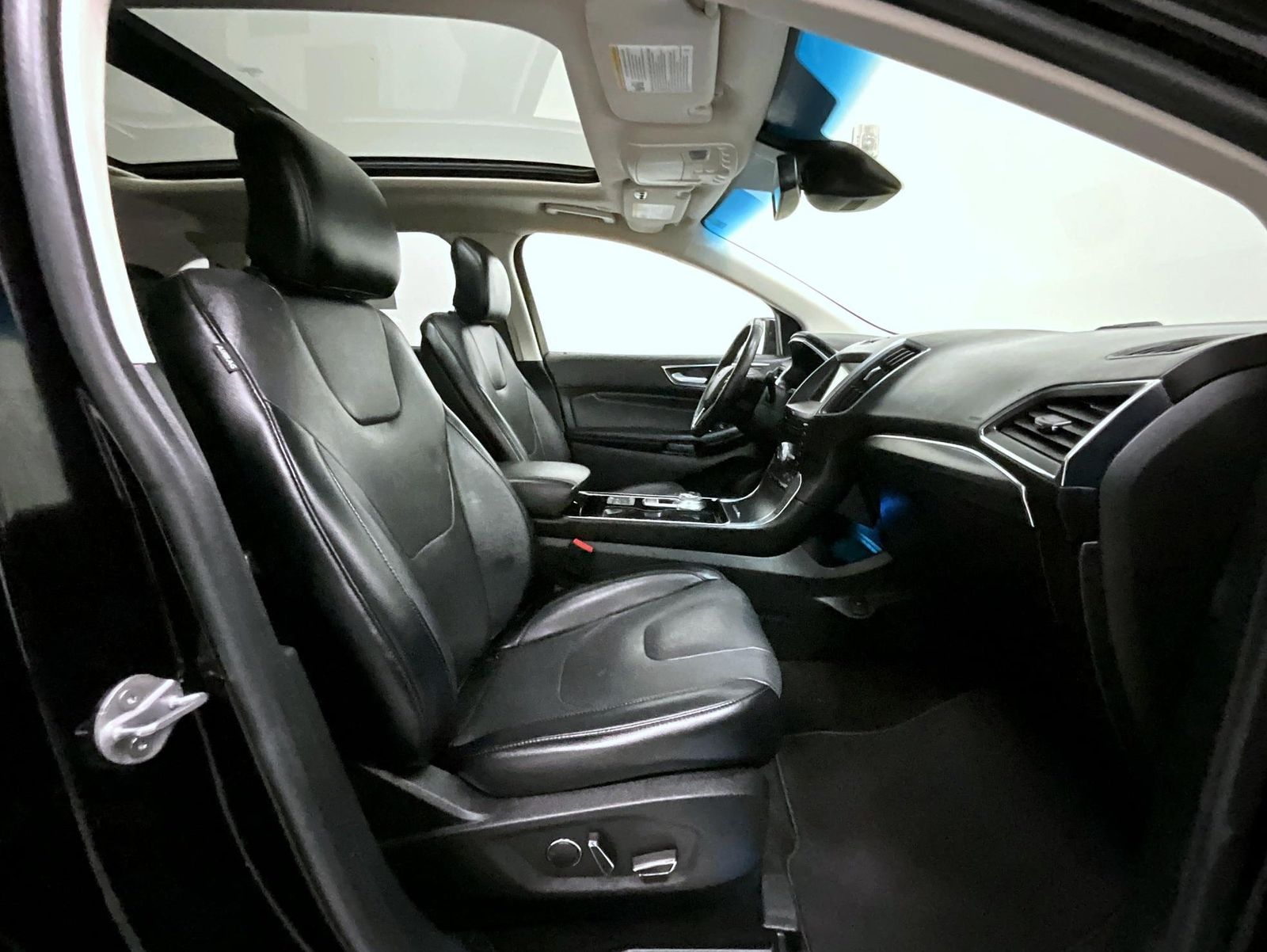 2019 Ford Edge Titanium photo 15