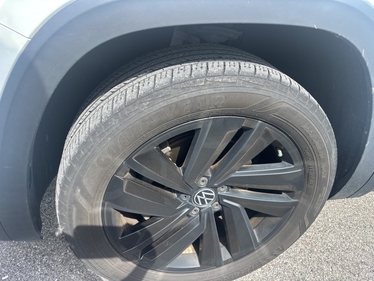 2023 Volkswagen Atlas Cross Sport V6 SE Technology photo 5