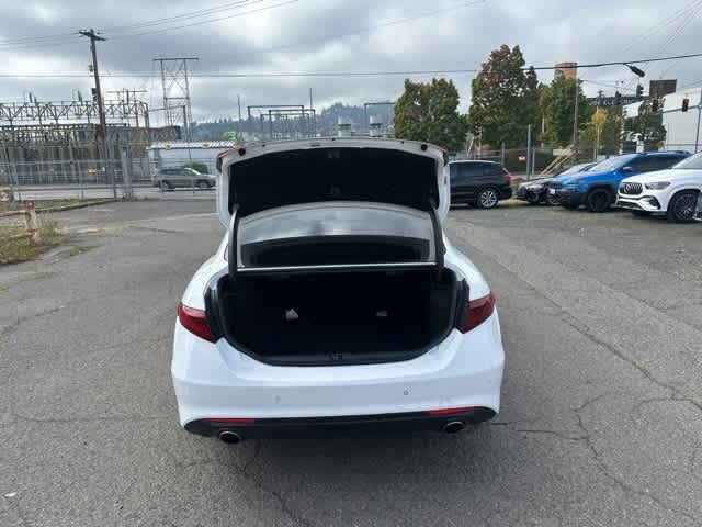 2017 Alfa Romeo Giulia Ti photo 7